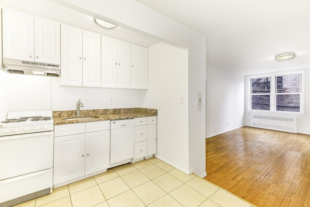 270 West 25th Street - Photo 0