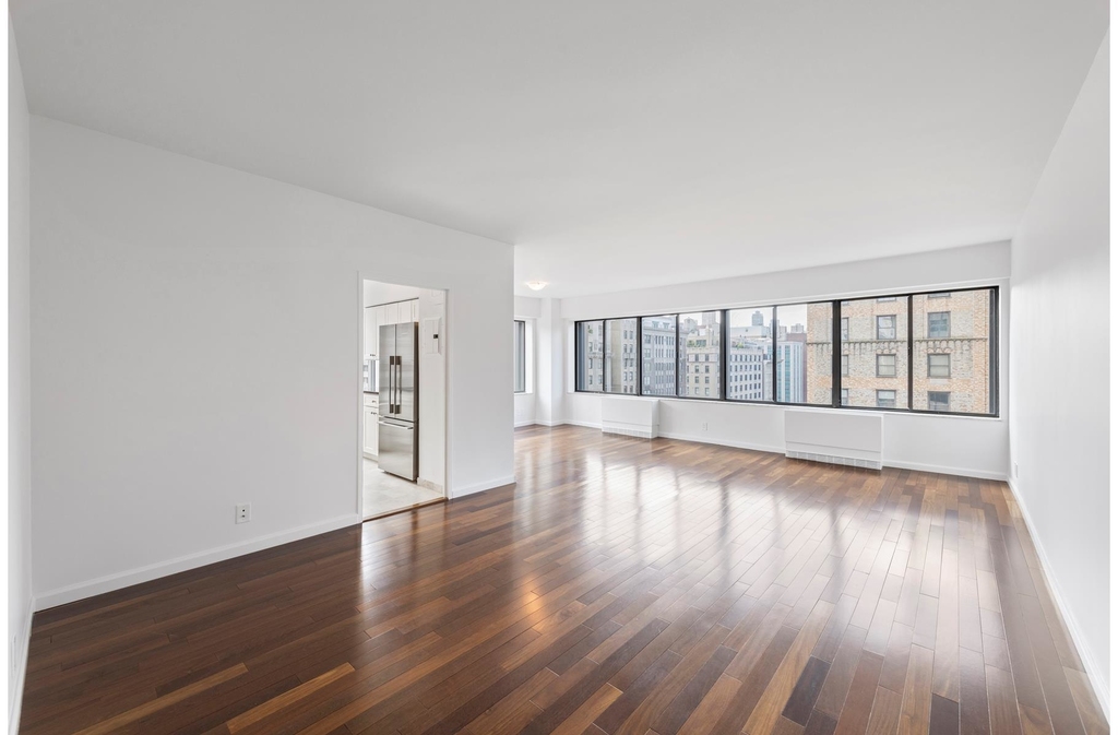 900 Park Ave - Photo 3