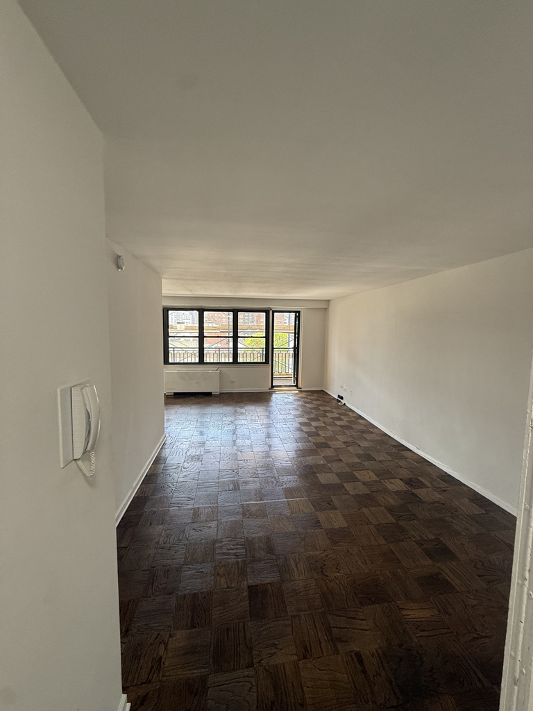 240 East 82nd Street - Photo 5