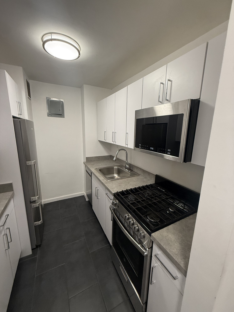 240 East 82nd Street - Photo 3