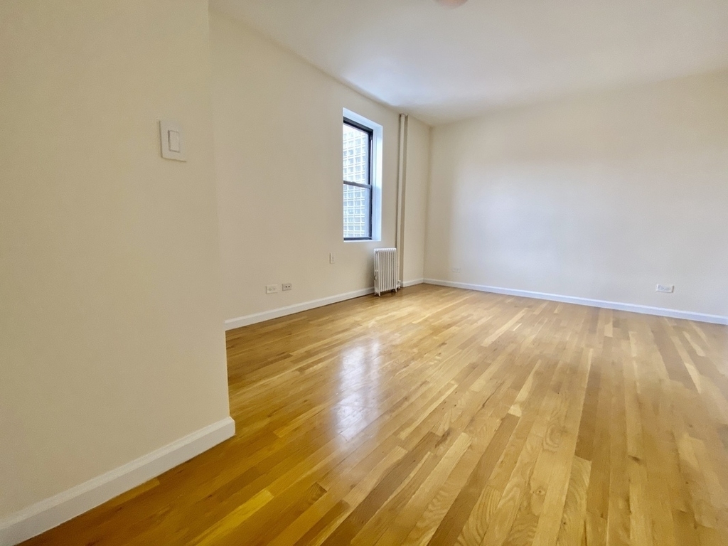 475 West Broadway - Photo 5