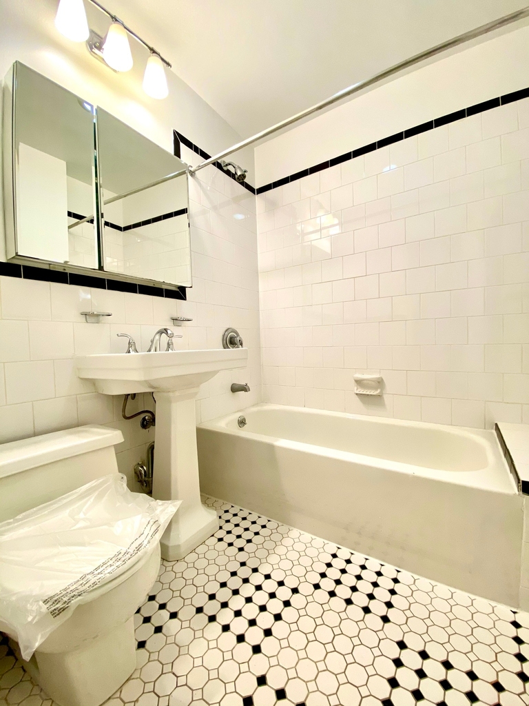 243 East 83rd Street - Photo 4