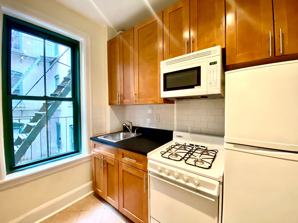 516 East 79th Street - Photo 0