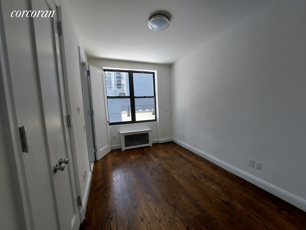 East 46th Street - Photo 5