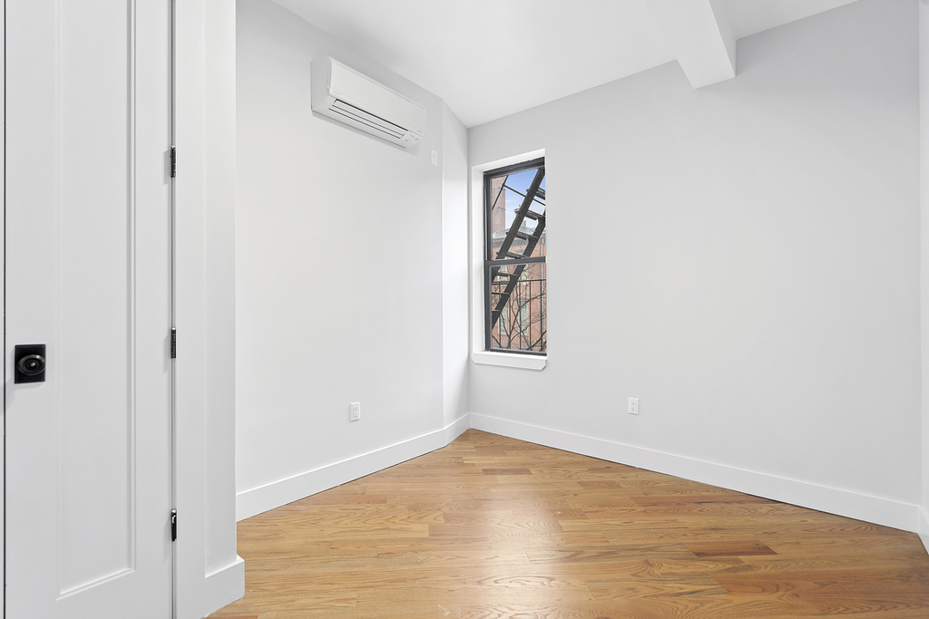 677 Vanderbilt Avenue - Photo 3