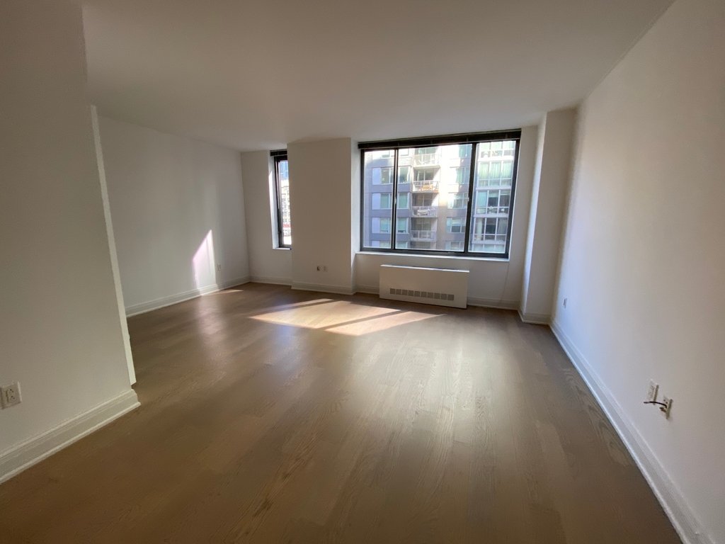 222 West 34th Street - Photo 3