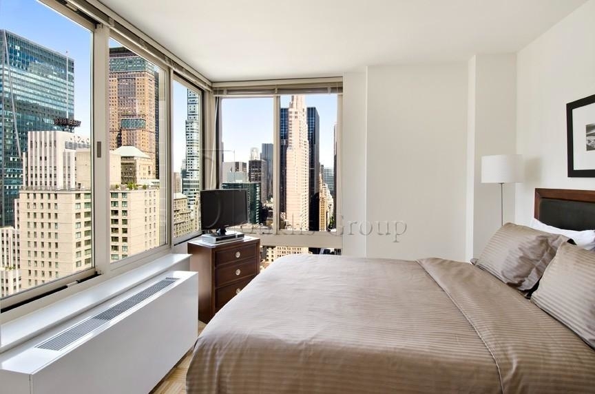 260 West 54th Street - Photo 1