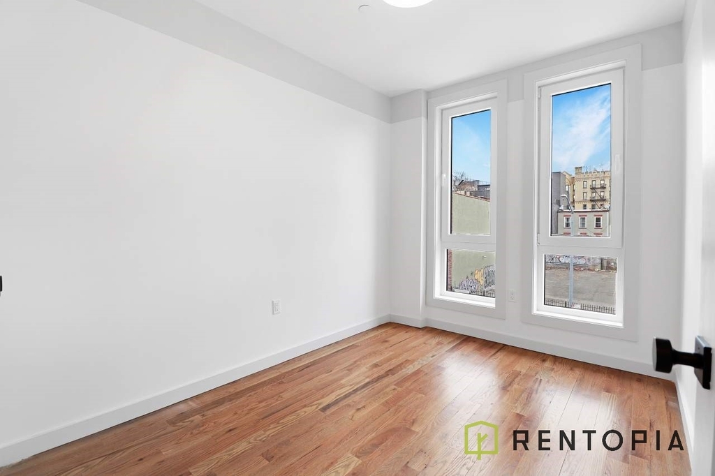 770 Lexington Avenue - Photo 4