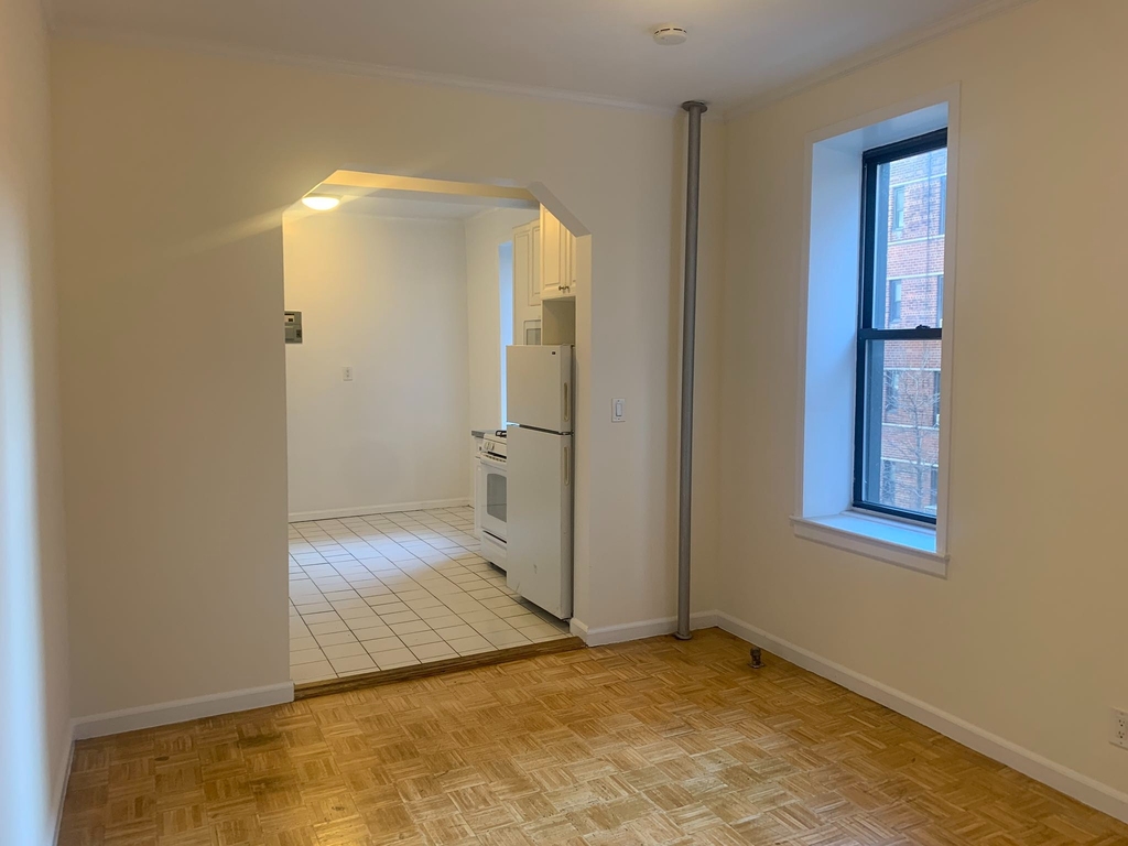 243 East 38th Street - Photo 10