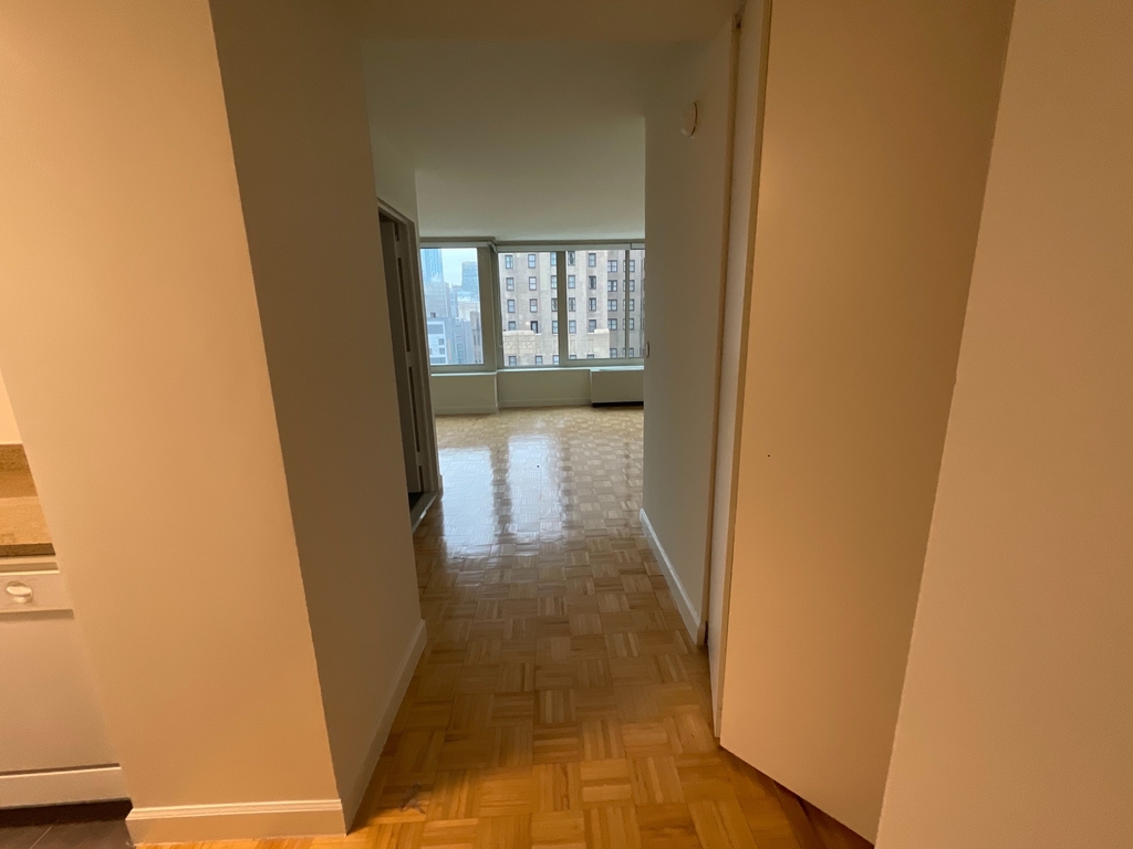 315 West 33rd Street - Photo 5