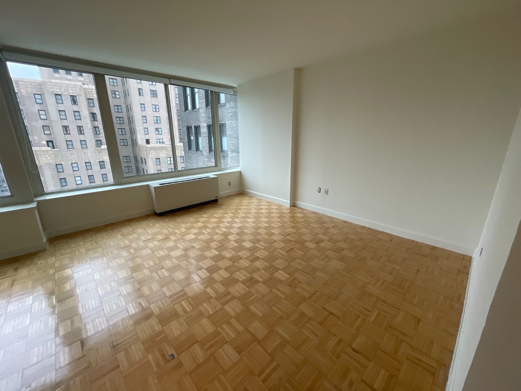 315 West 33rd Street - Photo 3