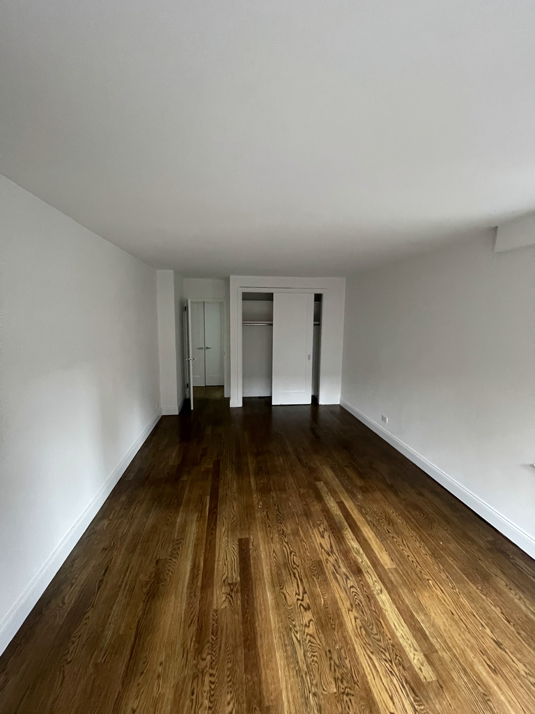 240 East 82nd Street - Photo 4