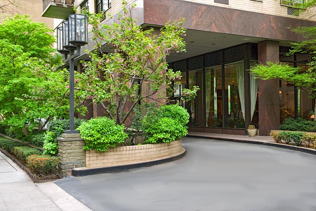 300 East 75th Street - Photo 6