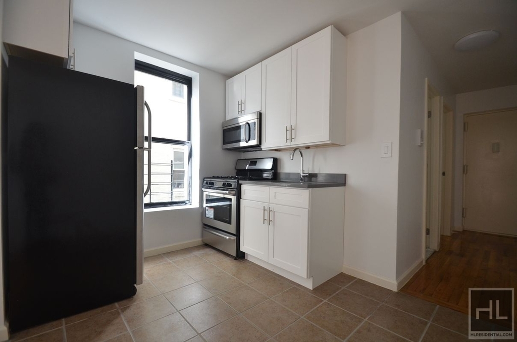 West 136 Street - Photo 1