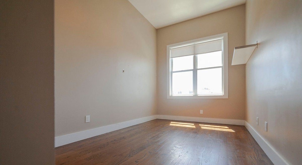 1035 Flushing Ave #3R Brooklyn - Photo 2