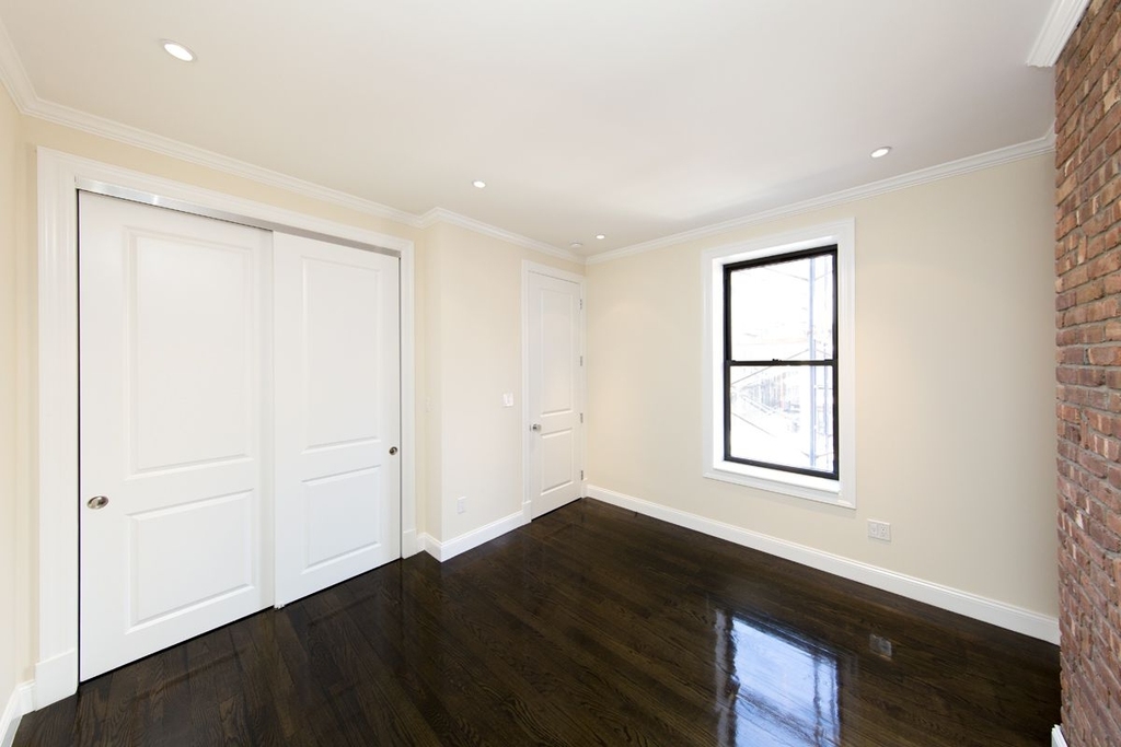 1378 Lexington Avenue - Photo 4