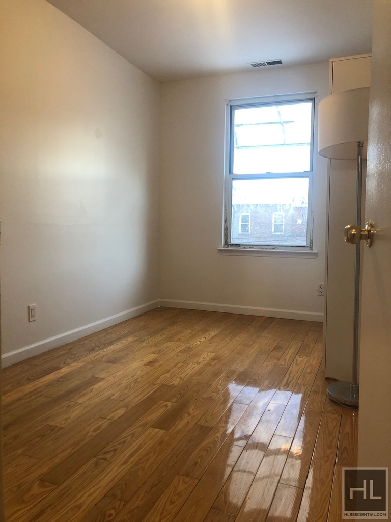 440 Hart Street - Photo 10