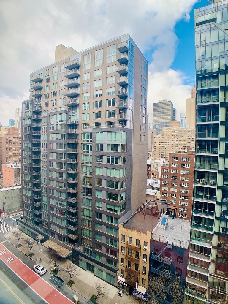 East 34 Street - Photo 6