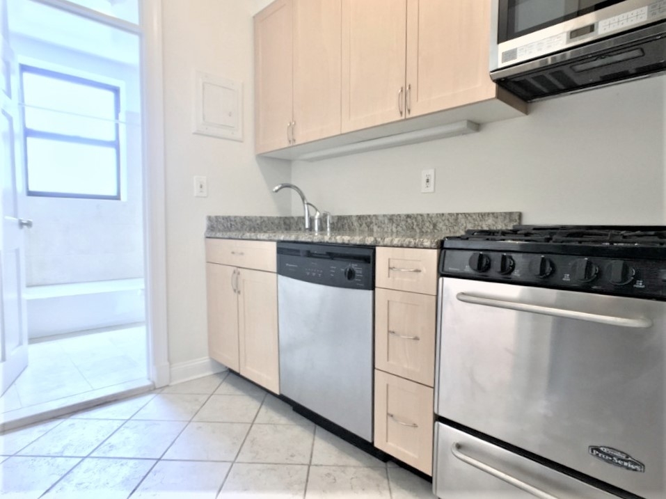 209 West 102nd Street - Photo 7