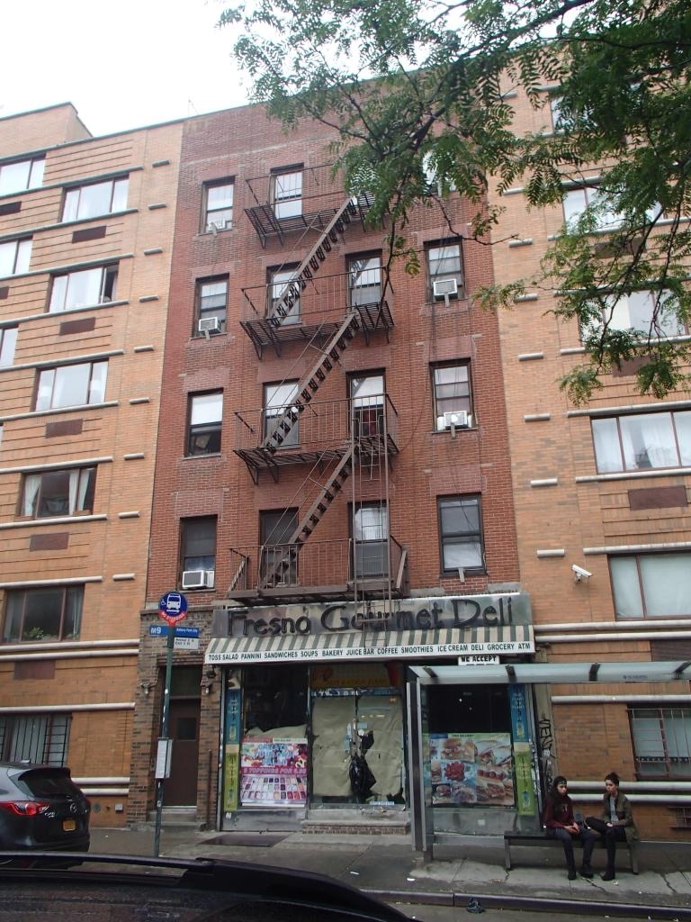 27 Avenue C - Photo 2