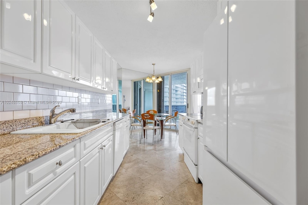 16711 Collins Ave - Photo 11