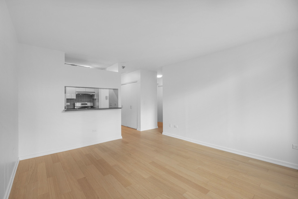 75 West End Avenue - Photo 1