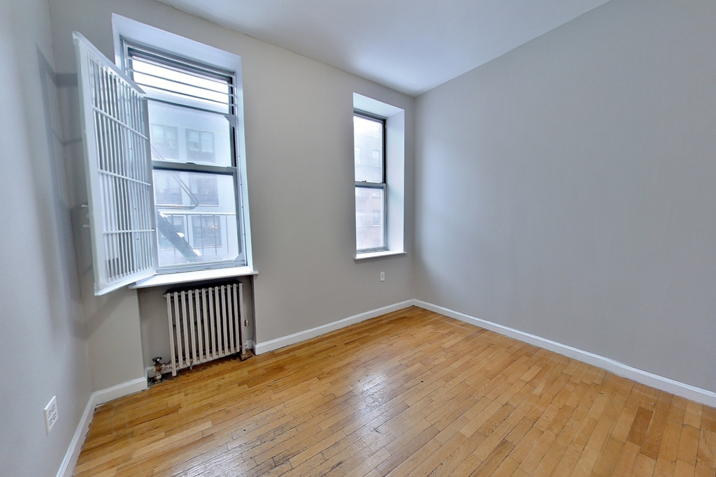 543 East 5th Street - Photo 0