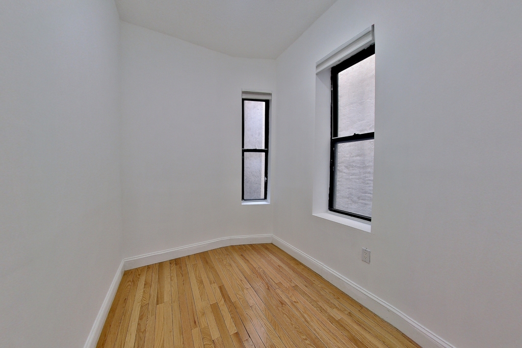 620 East 11th Street - Photo 2