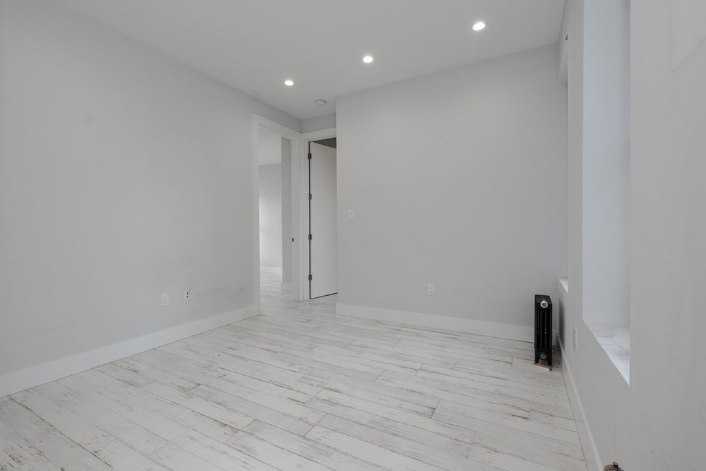 77 Varet Street - Photo 6