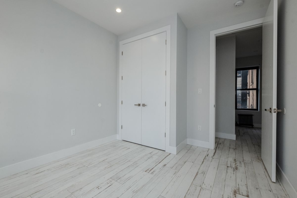 77 Varet Street - Photo 8