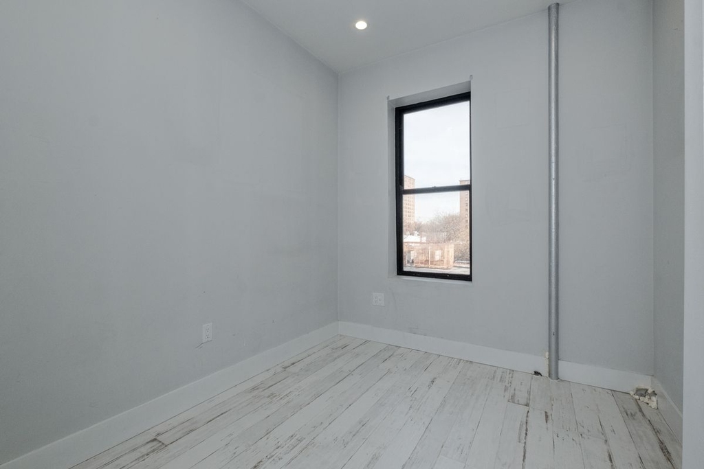 77 Varet Street - Photo 9