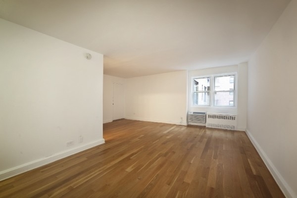 77 West 15th Street - Photo 1