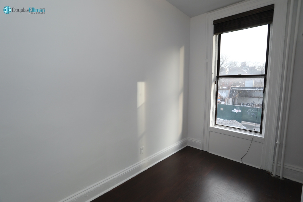 583 Myrtle Avenue - Photo 2