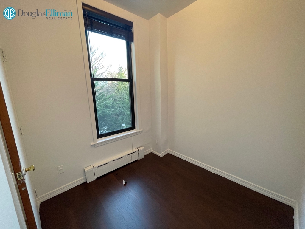 583 Myrtle Avenue - Photo 6