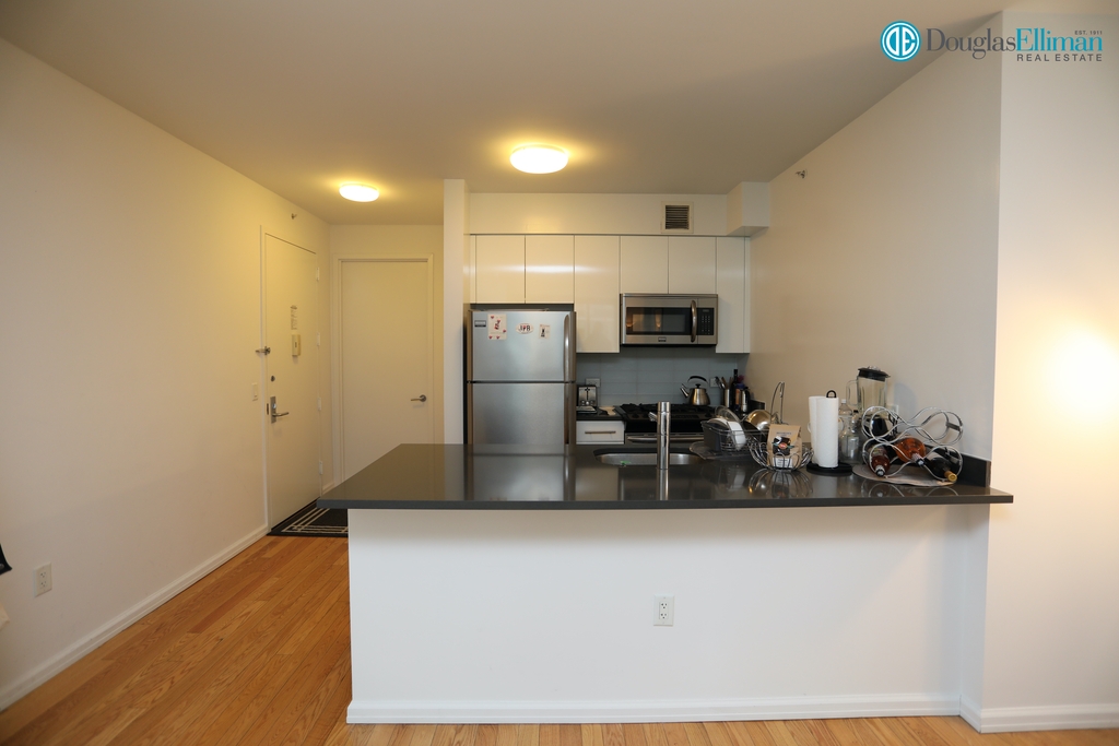 4615 center boulevard - Photo 1