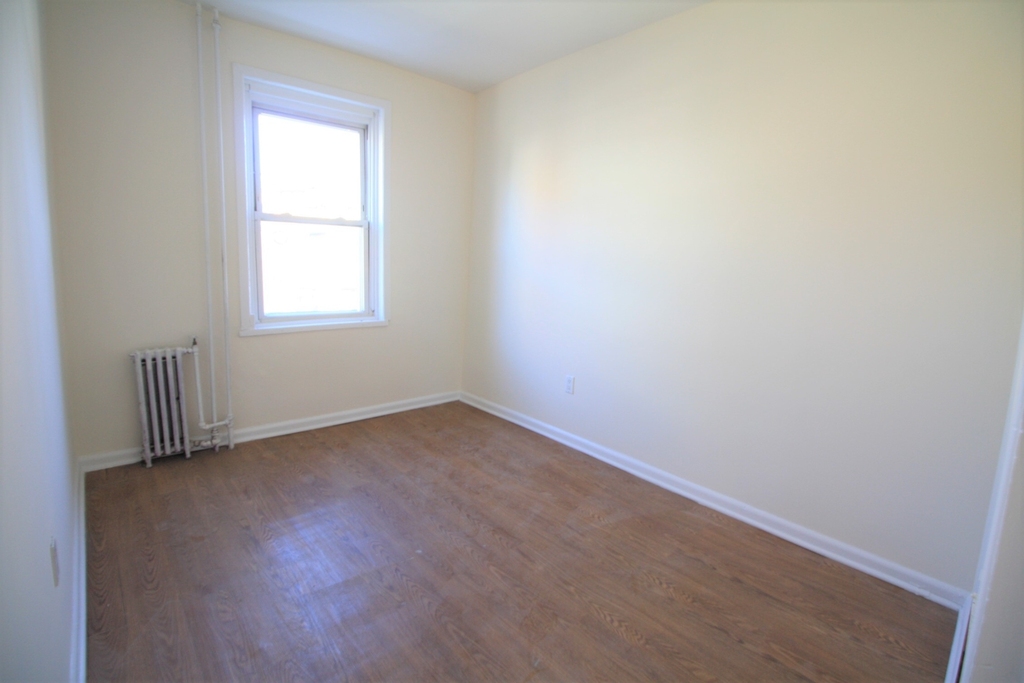 1434 27th ave Astoria  - Photo 2