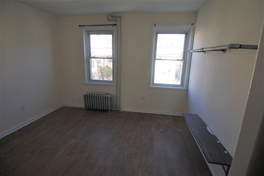 1434 27th ave Astoria  - Photo 3