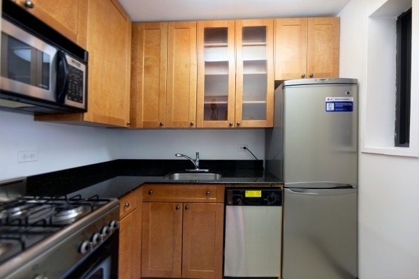 77 West 15th Street - Photo 1