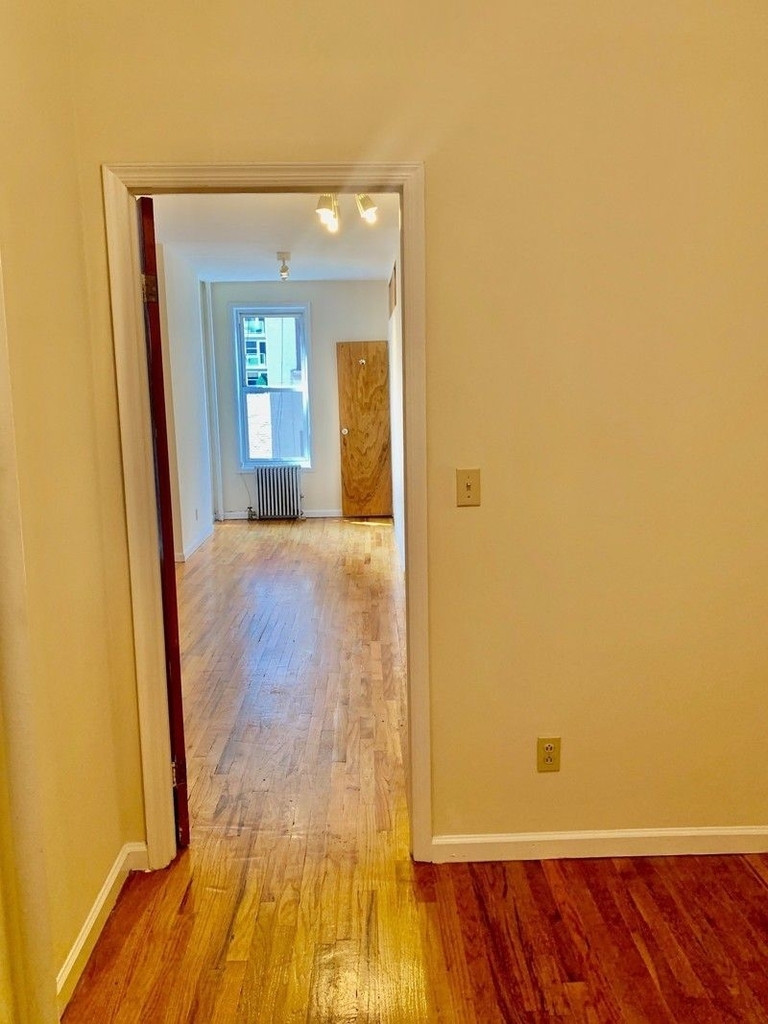 440 East 75th Street - Photo 3