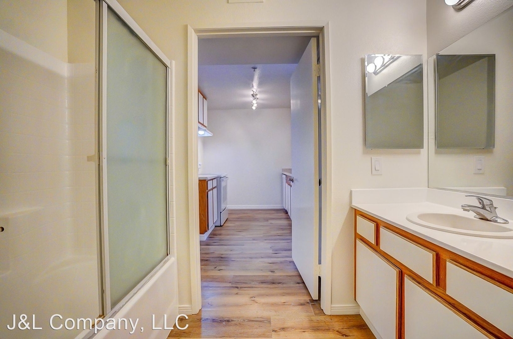 1720 Taft Ave - Photo 4