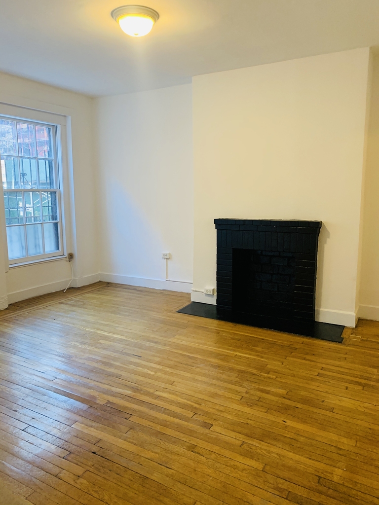 153 West 10th Street - Photo 6