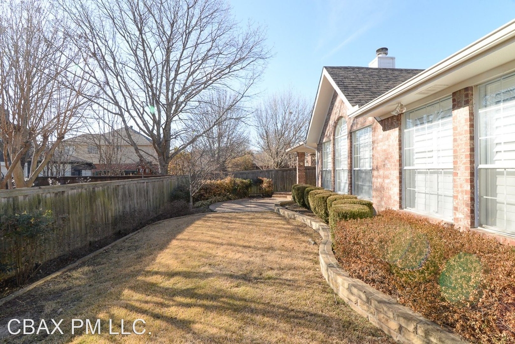 2703 Summerwood Court - Photo 4