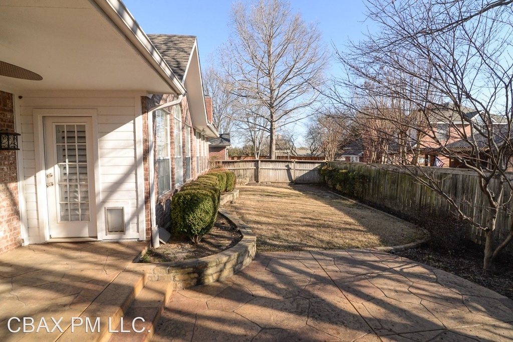 2703 Summerwood Court - Photo 3