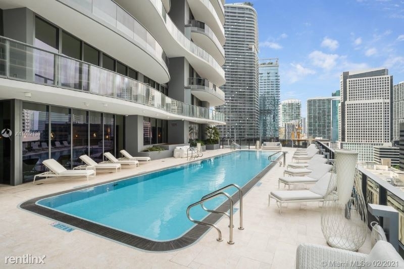 1000 Brickell Plz 4915 - Photo 7