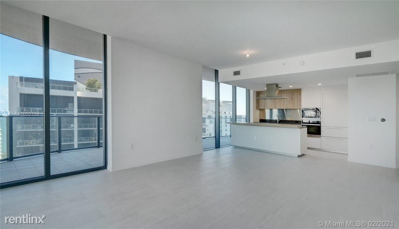 1000 Brickell Plz 4915 - Photo 2