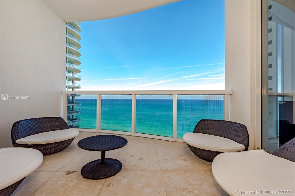 16001 Collins Ave - Photo 4