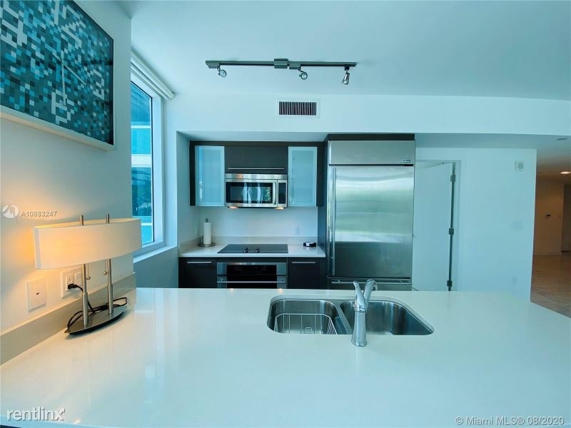 500 Brickell Ave - Photo 18