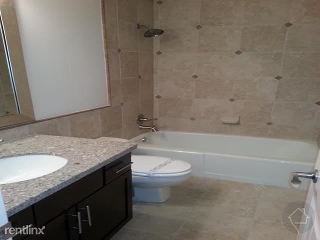 1701 Hermann Dr - Photo 2