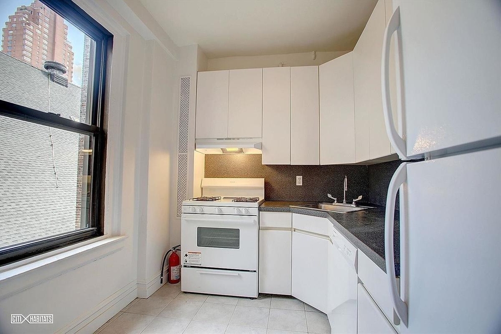 158 West 81st Street - Photo 4