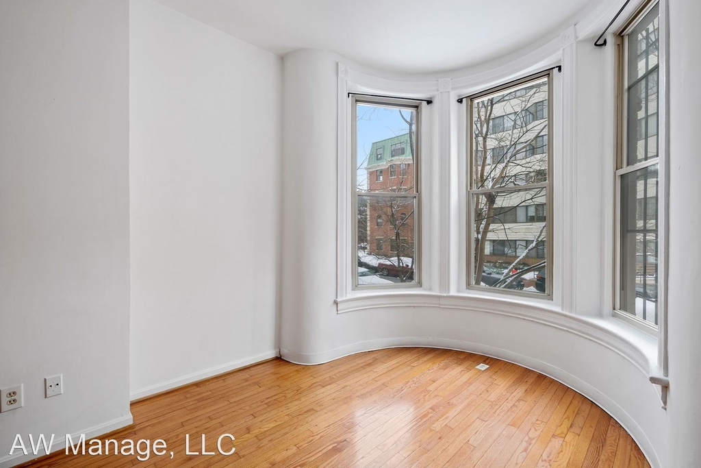 1134 10th St Nw - Photo 2